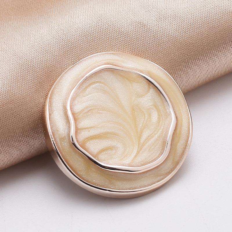 

Пластиковые пуговицы специальной формы с гальваническим покрытием Xiangfeng для пальто, свитеров и кардиганов