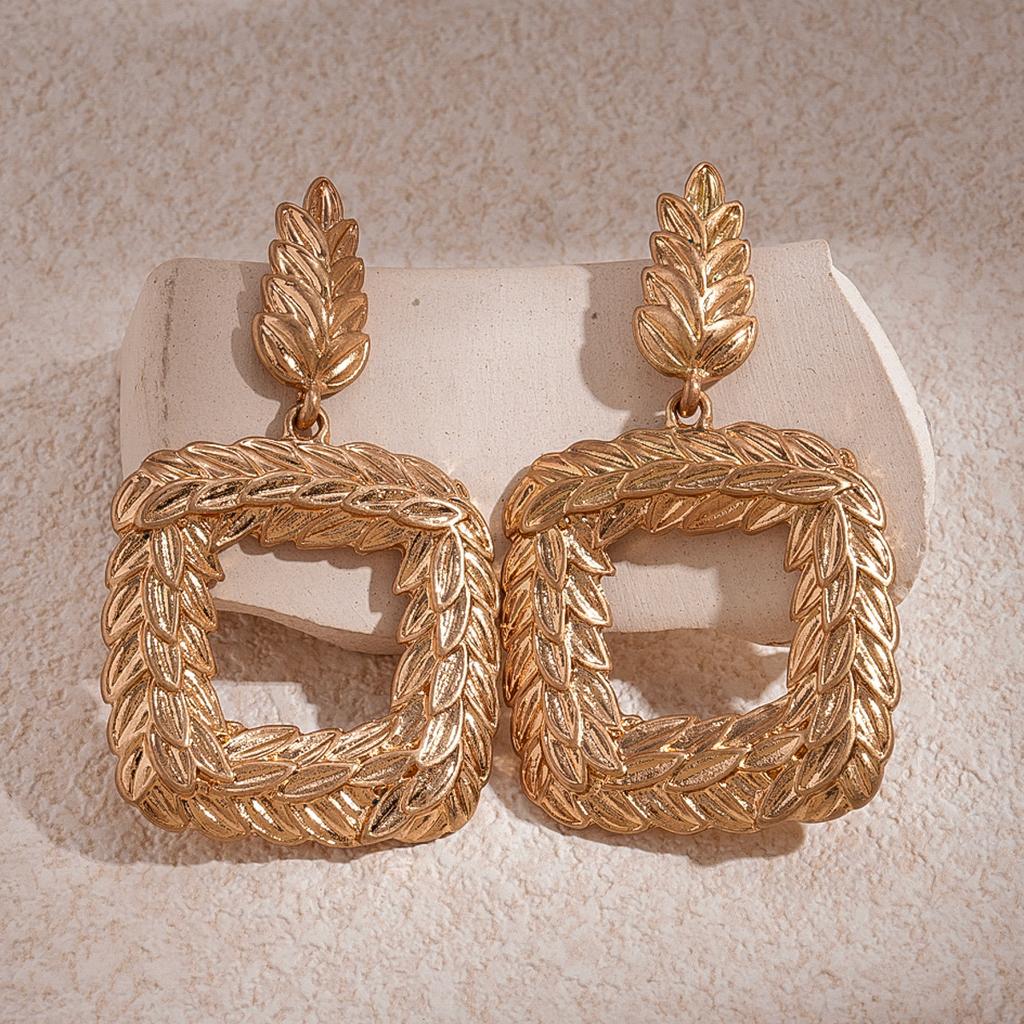 European and American metal wind geometric leaves round earrings light luxury high-end stud earrings design niche earrings women