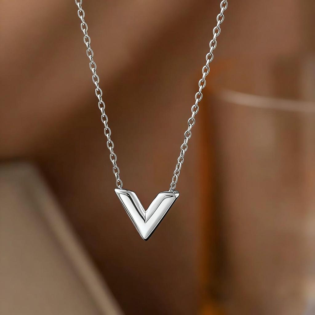 2024 Elegant Gold V Letter Necklace for Women - Summer Light Luxury Clavicle Chain, Tarnish-Resistant Tanabata Edition.