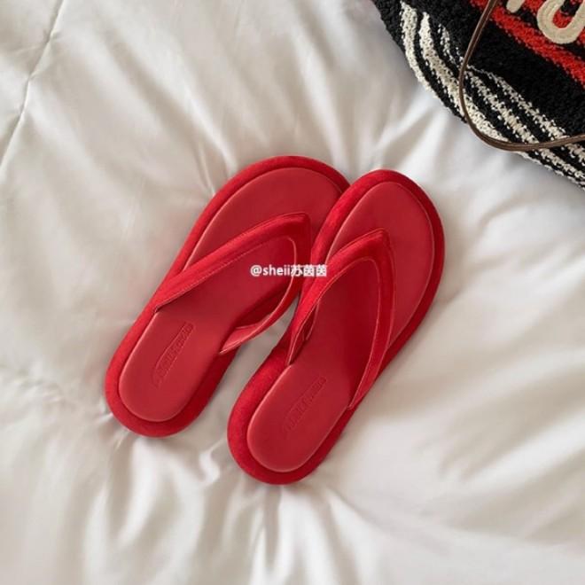 Spot Second Hair! Fashion Versatile New Stepping On Shit Feeling Beach Vacation Thick-bottomed Flip-flops Women's Sandals Wear Summer