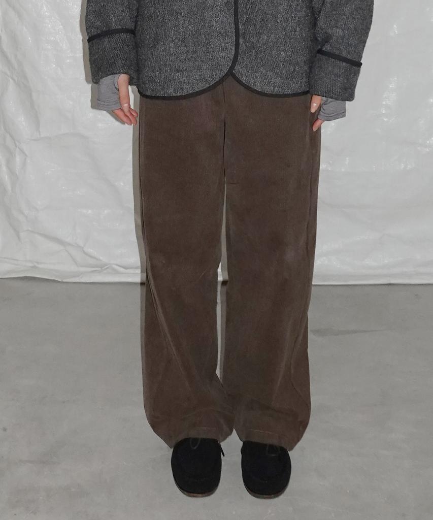 Julliapepe Curved Balloon Corduroy Pants (Brown)