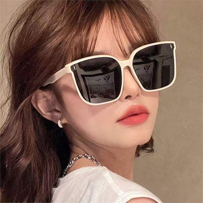New Decorative Rice Nails Sunglasses Women Design Brand Bigframe Sun Glasses Outdoor Leisure Women Eyewear UV400