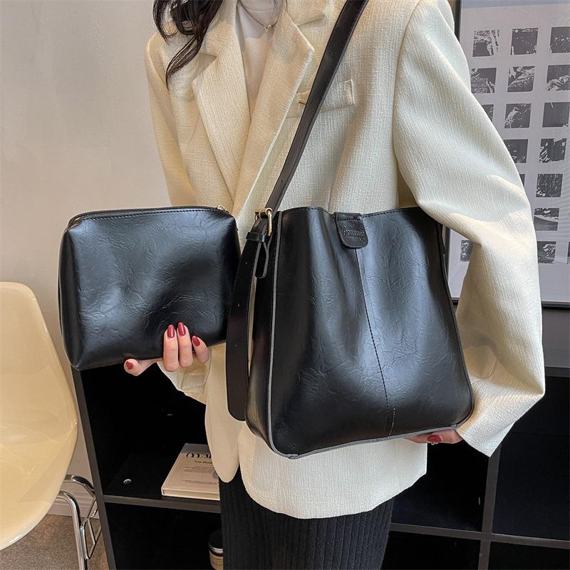 Large capacity bucket bag, mother bag, women's 2025 new fashion commuter versatile women's shoulder bag, messenger women's bag