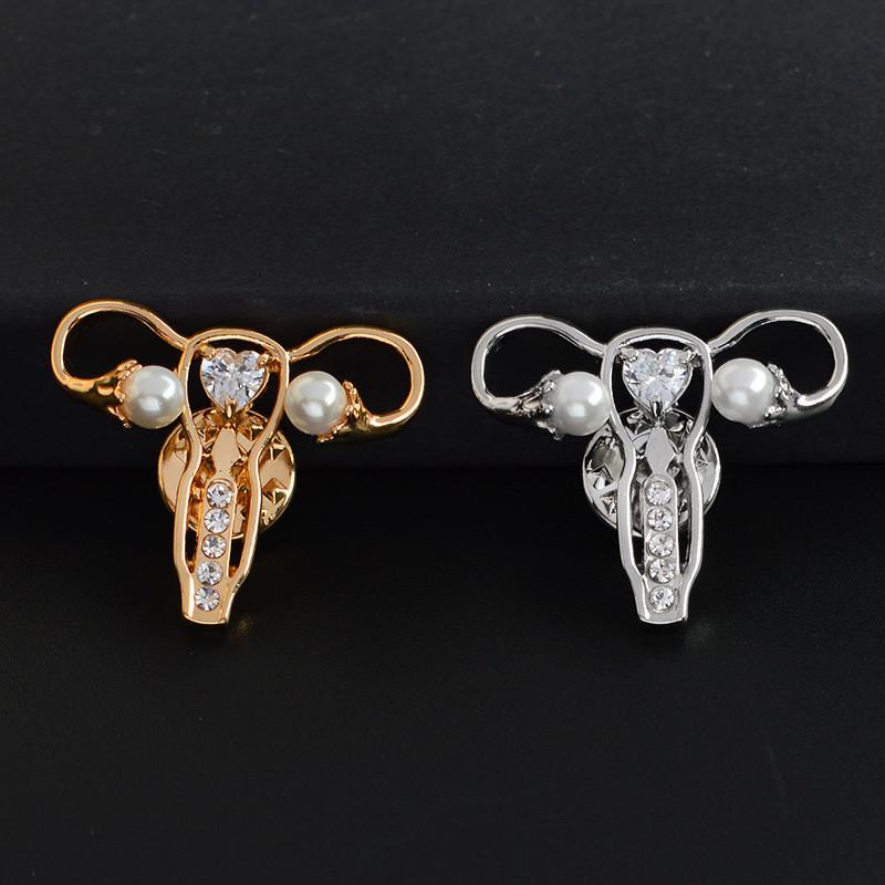 Stylový a trendy klopový odznak ve tvaru dělohy z elegantní slitiny s krystalovými detaily