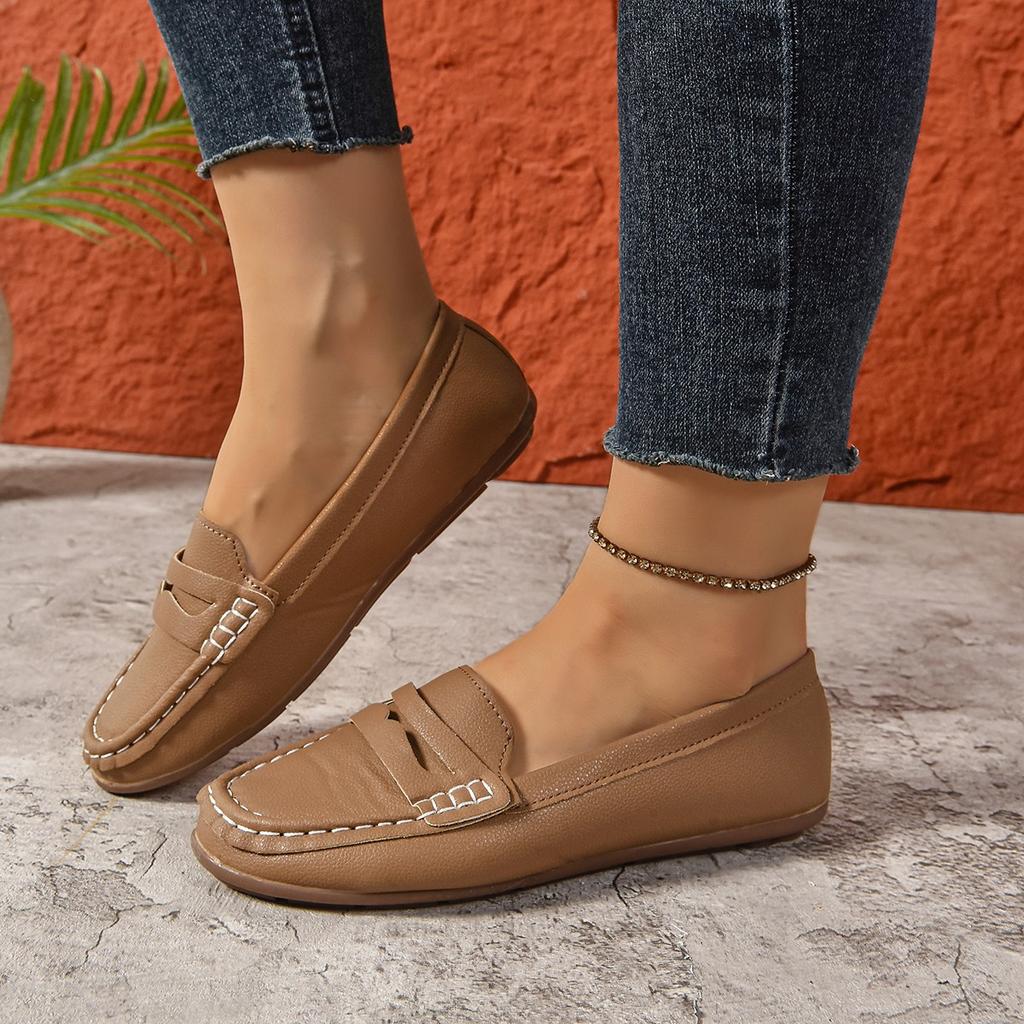 Fashion 2025 New Women Shoes Flats Leather Moccasins Sneakers Woman Casual Shoes Slip-on Loafers Female Boat Shoes Big Size 44