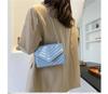 Kvinners moteriktige retro skulderveske/crossbody-veske liten firkantet veske enkel kvinnekjede crossbody-veske