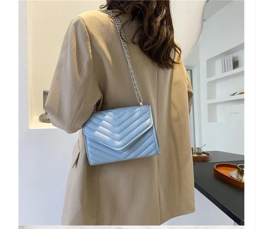 Kvinners moteriktige retro skulderveske/crossbody-veske liten firkantet veske enkel kvinnekjede crossbody-veske