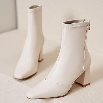 Französische weiche Lederstiefeletten im neuen Stil, Herbst- und Wintermodetrend, vielseitige Mode-Stiefeletten mit quadratischer Spitze 2025