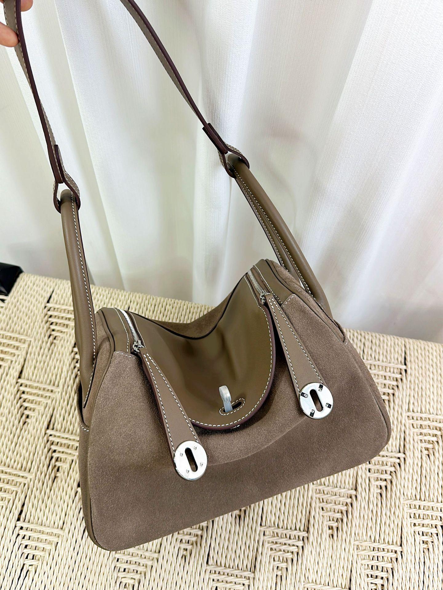 

Cowhide Leather Stitched Swift Top Layer Cowhide 26cm Lindy Bag Large Capacity Handle Tote Bag Single Leather Doctor s Bag For Women 26cm Metal Buckle серый