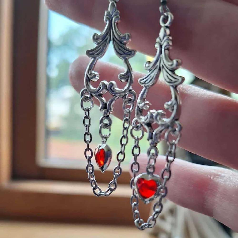 Charm Goth Sliver Color Tassel Chain Red Black Heart-shaped Crystal Pendant Dangle Earrings for Women Halloween Vampire Jewelry
