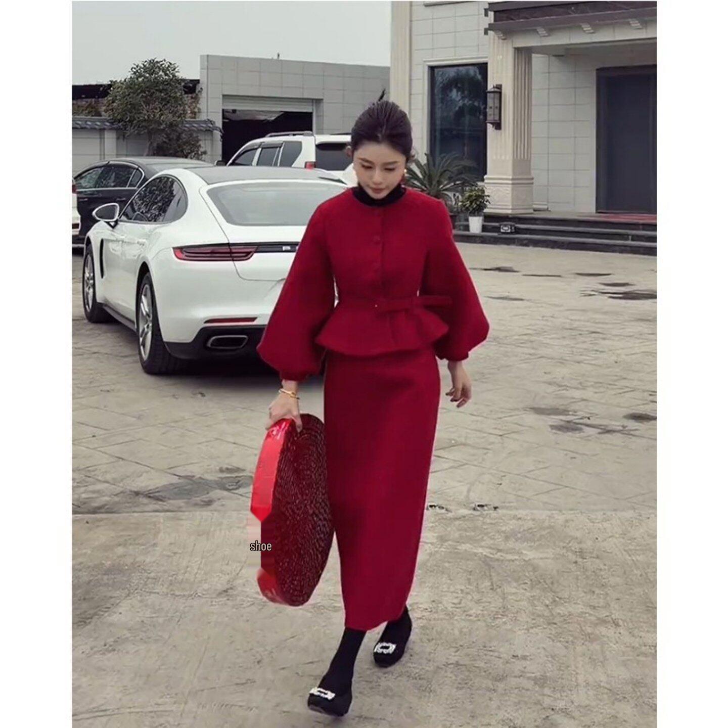 

New Year Collection: Red Waist-Cinching Short Top & Skirt Set - Light Luxury and Elegant Yù Jiě Style S [80-95 jin]