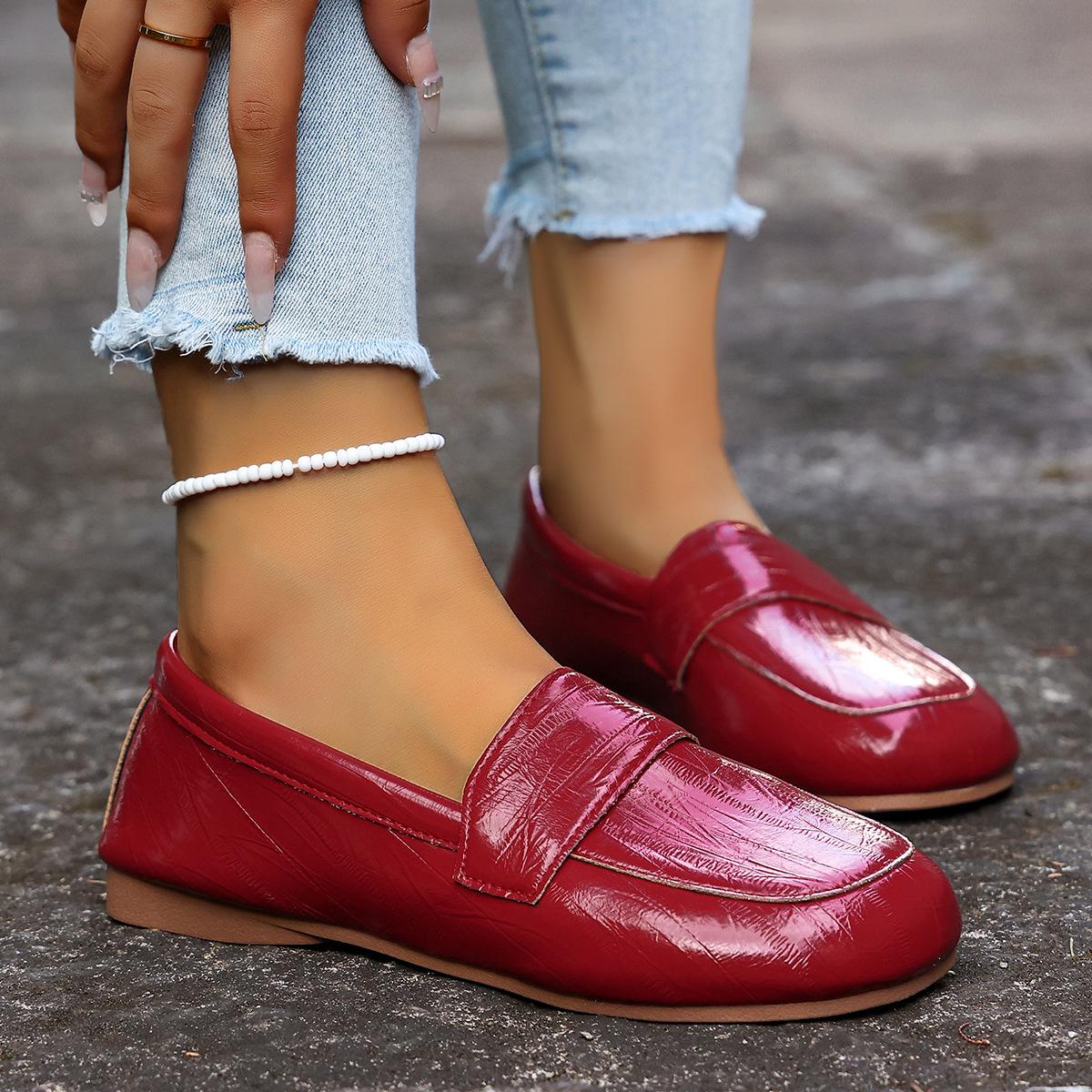 Легкие мокасины на мягкой подошве Женская повседневная обувь Туфли-лоферы с круглым носом Новые на низком каблуке Кожаные Удобные туфли для вождения Zapatos De Mujer 36 красный 2750₽