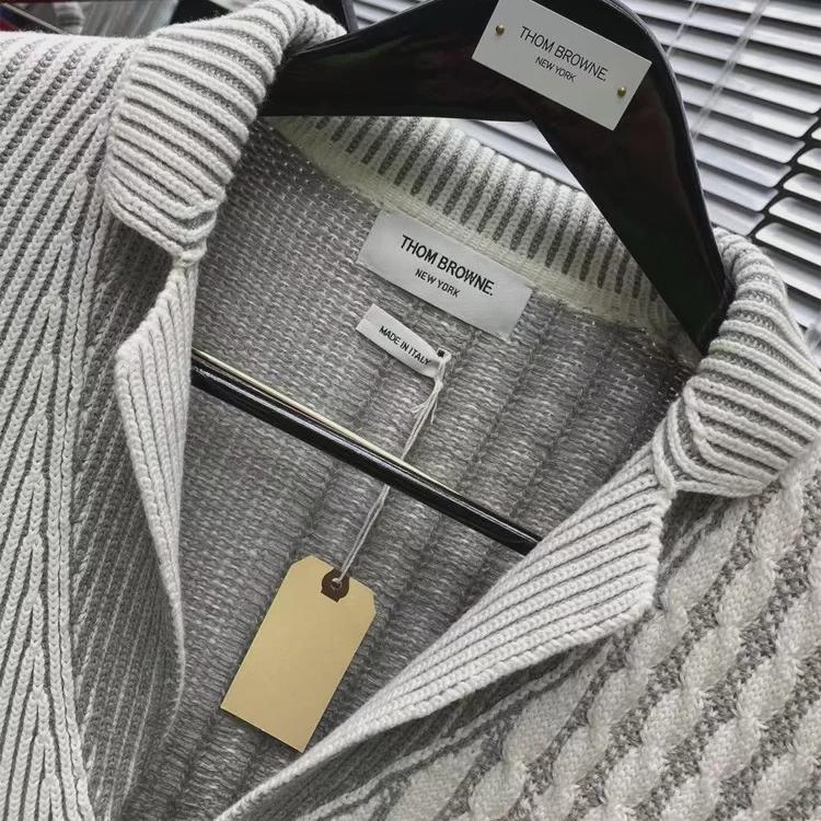 Unisex Thick Cable Knit V-Neck Wool Jacket