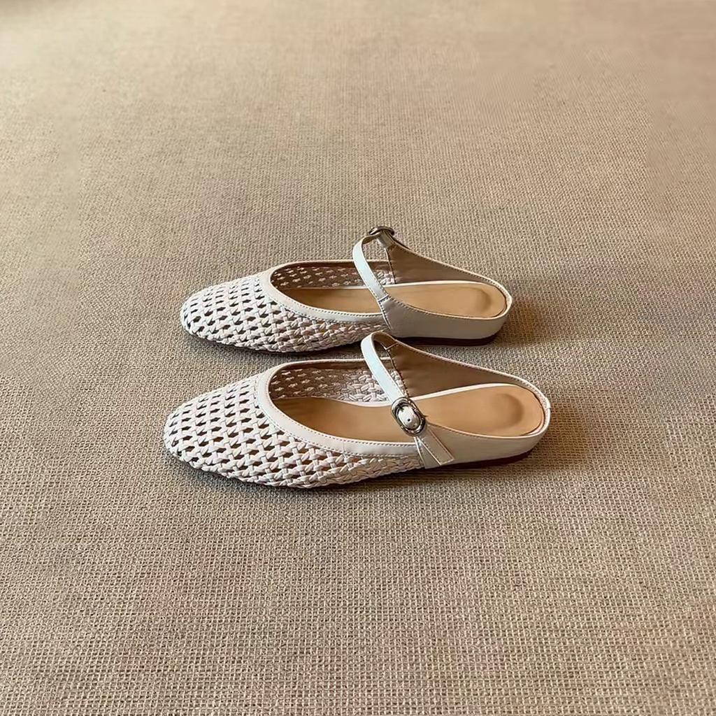 Hollow and breathable flat bottom versatile soft bottom slippers women's new spring and summer women's outer wear bag head half slippers