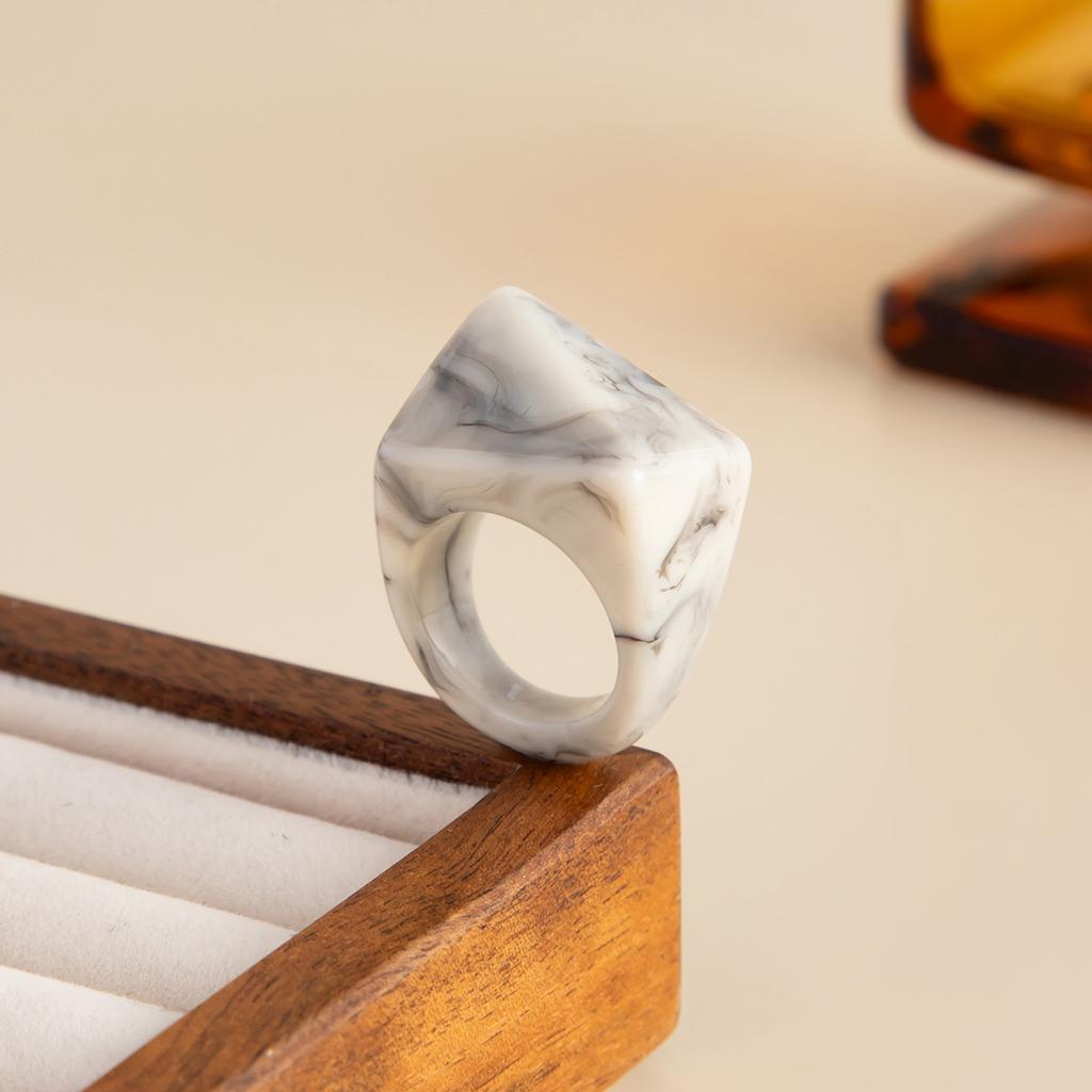 Bague en Résine à Section Géométrique Sensible au Vent, Bague à l'Acrylique Dégradé Tendance Sans Décoloration