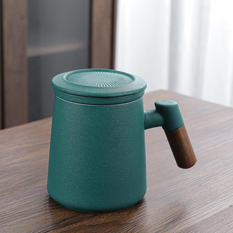 

Набор керамических чашек из черной керамики с деревянной ручкой и крышкой, персональная чашка, офисная чашка с ситечком для чая 301-400ml