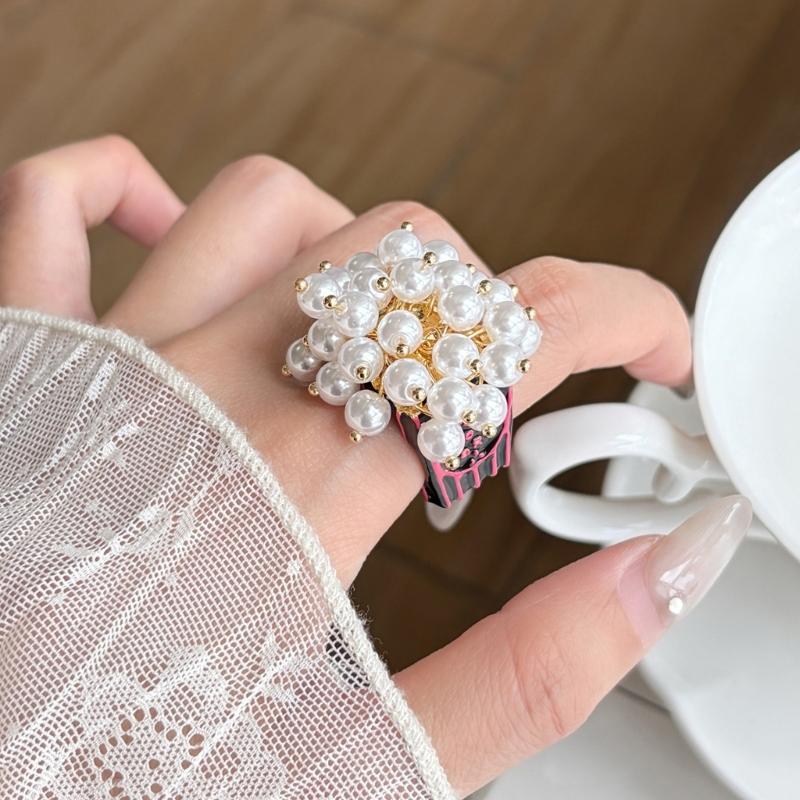 Bead Cluster Statement Ring with Open Adjustable Band, Vintage Style Fashion Accessory for Daily Outfits and Dates