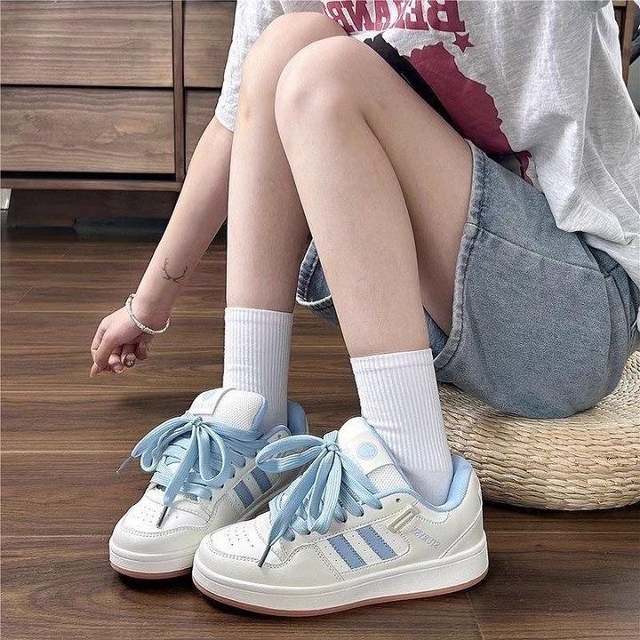 2025 high value white shoes women's niche Korean version versatile retro bread shoes Guochao casual shoes sports skateboard shoes