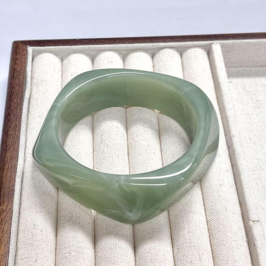 Retro Macaron Color Bangle: Stylish Women's Fashion Bracelet with Unique Niche Design