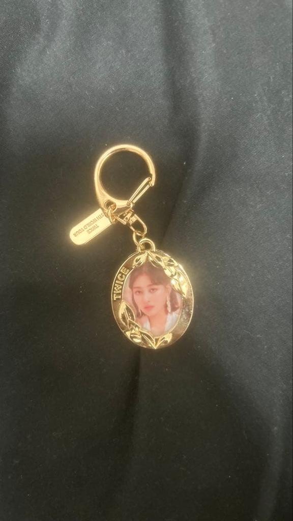 [USED] TWICE Oval Keychain with Photo - Jihyo