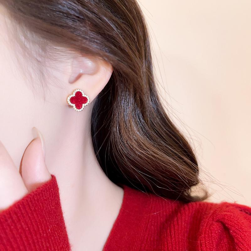 Full diamond flocking four-leaf clover flower stud earrings women's light luxury high-end temperament ear jewelry fashion simple temperament earrings