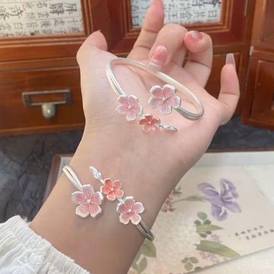 """Rote Ärmel fügen Duft hinzu" verschmiertes rosa Pfirsichblüten-Armband Nische leichter Luxus Retro vielseitiger Schmuck"""