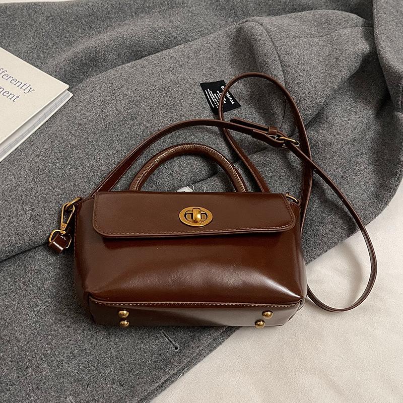 

Ретро тренд британский стиль премиальная текстура масляная вощеная кожа портативная маленькая квадратная сумка повседневная универсальная женская нишевая сумка-мессенджер