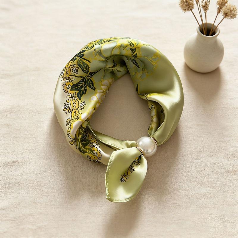 Scialle Semplice in Seta con Stampa Anacardi Piccola per Primavera ed Estate Collana Sottile di Perle Sciarpa Triangolare Magnetica Ciondolo Sciarpa in Seta Sciarpa con Ciondolo