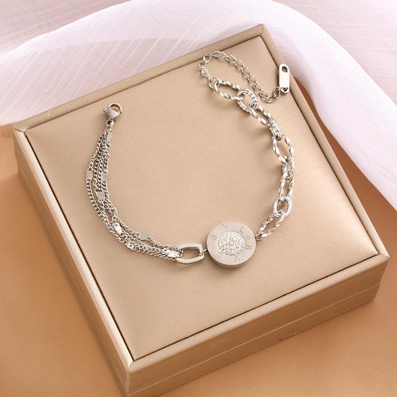 High-End Titanium Steel Four-Leaf Clover Bracelet with Shell Pendant – Durable, Fade-Resistant Design