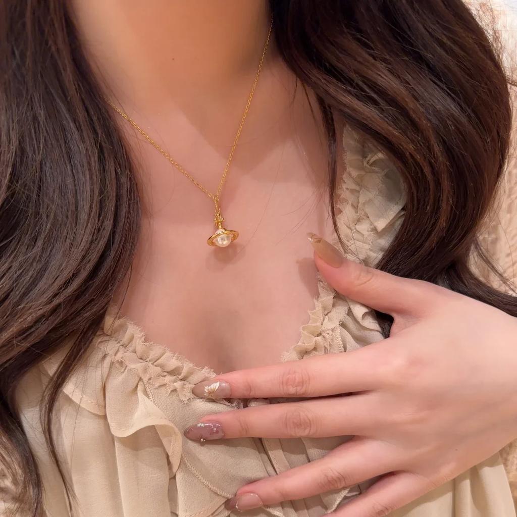 Vivian After Western University Three-Dimensional Saturn Pearl Necklace Light Luxury High Sense Flying Saucer Diamond Pearl Planet Pendant Female