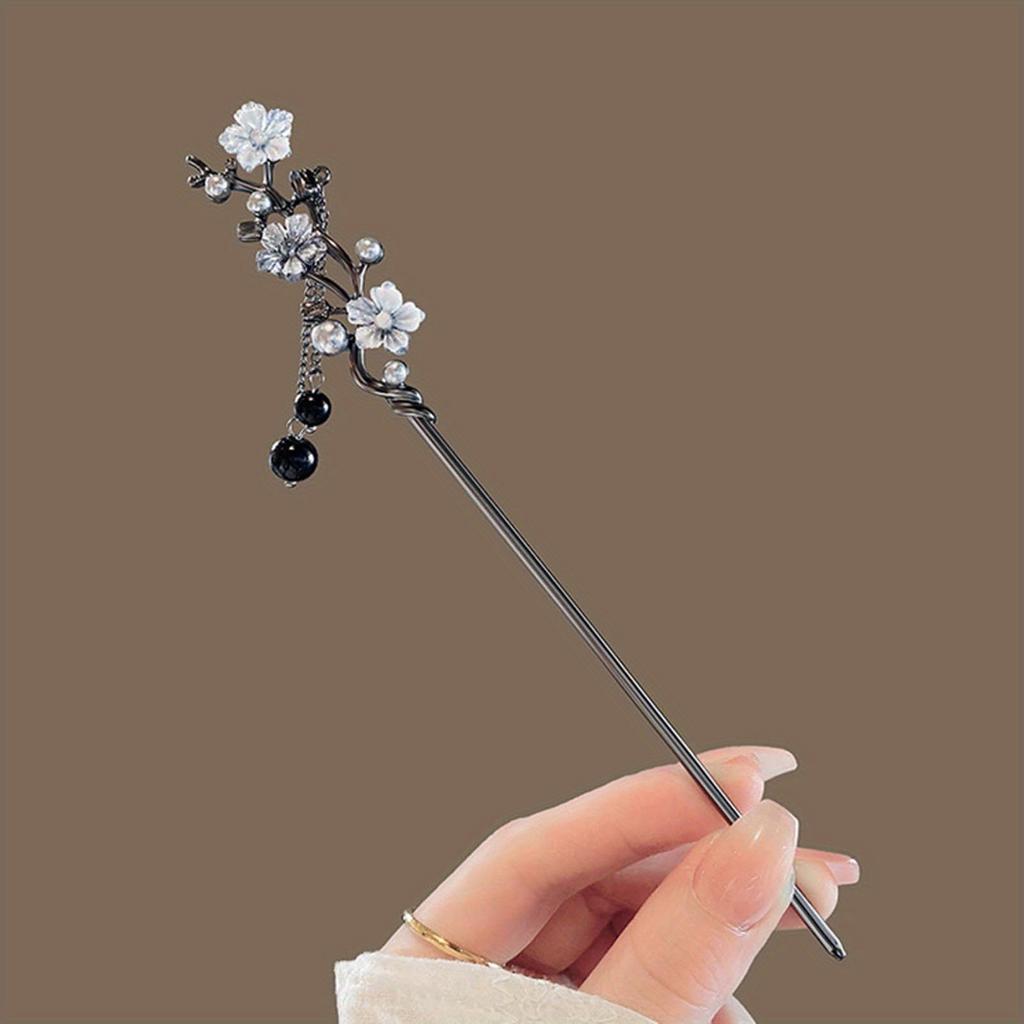 New Chinese Style National Style Butterfly Pearl Curved Moon Tassel Ancient Style Hairpin, with A Sense of Luxury and Simplicity.