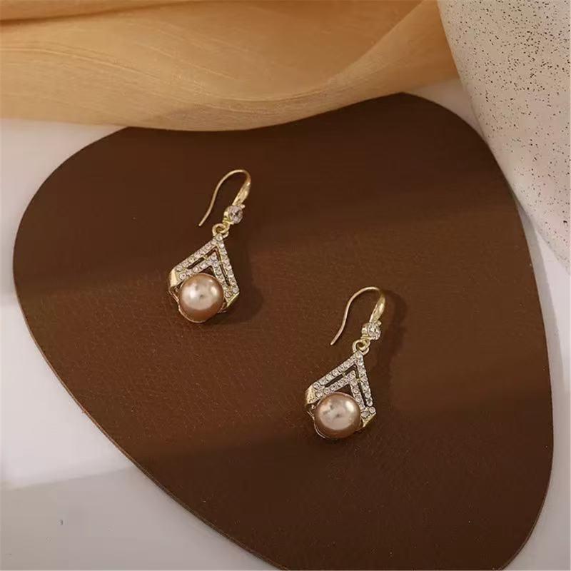 Orecchini Pendenti Geometrici con Accenti di Cristallo e Perle Finte Orecchini a Goccia Scintillanti Texture in Lega per l'Uso Quotidiano