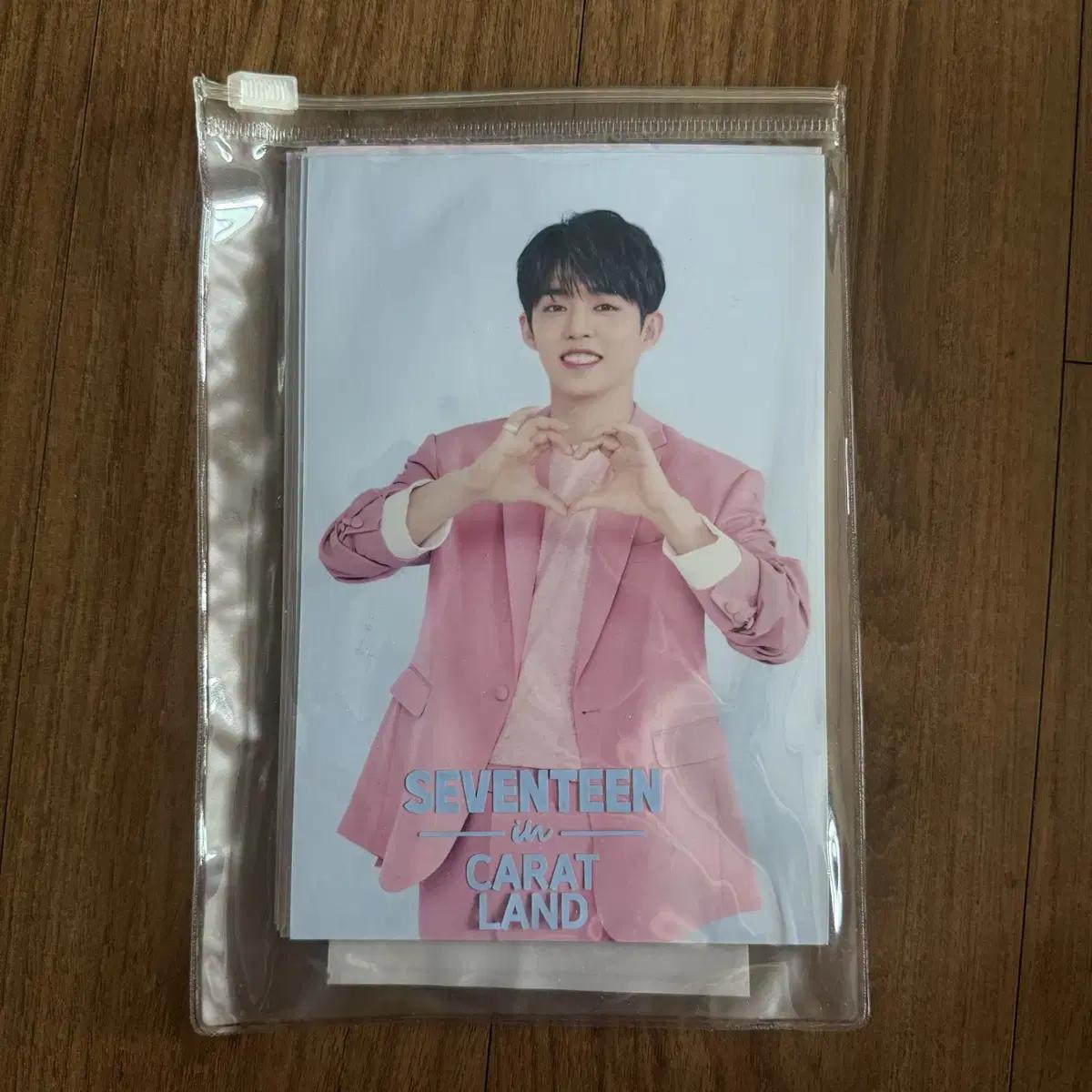 

Seventeen 2019 Caratland Print Photo Set