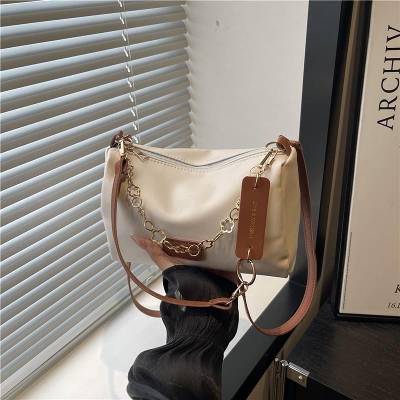 Chain High-end Fashion Messenger Bag Women's Autumn and Winter 2025 New Texture Versatile Shoulder Bag Fashion Pillow Bag