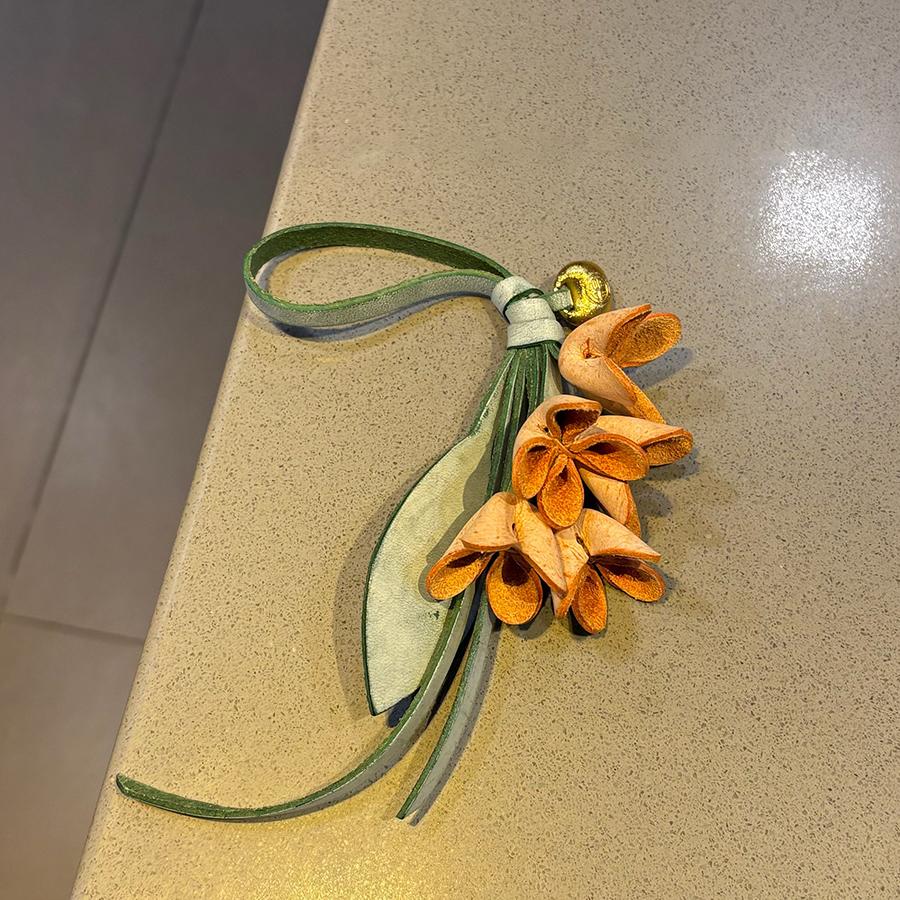Echtleder Blumenförmiger Taschenanhänger Rindslederseil Damen Tulpen-Taschenanhänger Autoschlüsselanhänger Handschlaufe Zubehör