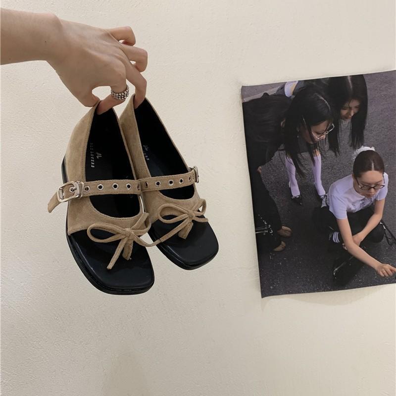 Damen Sommer 2025 neue Design-Sinn Nischen-Taschen-Absatz kneifende Sandalen Damen