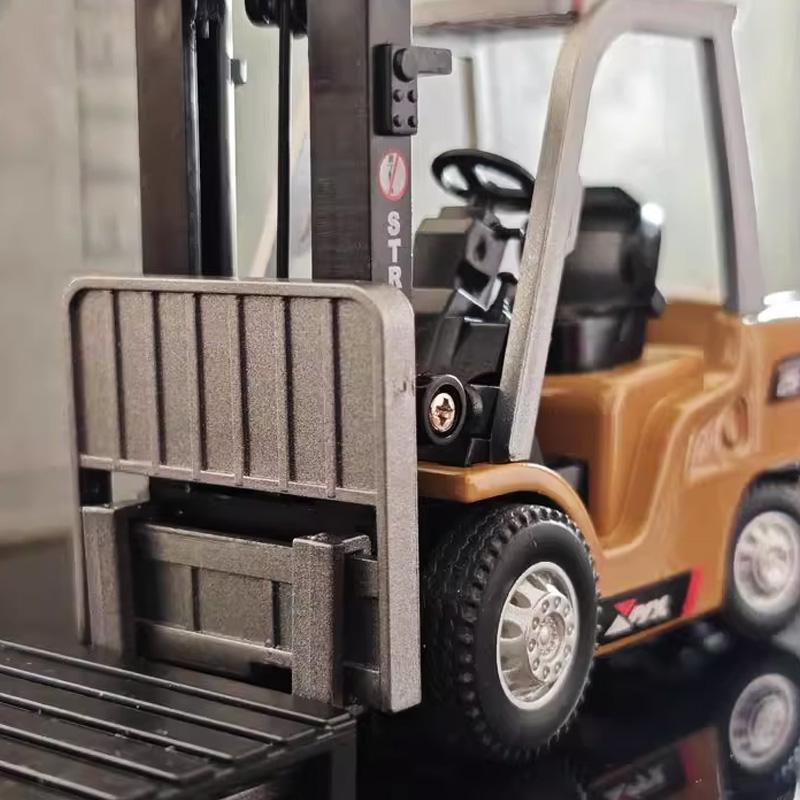 Metal Remote-controlled Alloy Forklift 1/64 Crane Loading Truck Engineering Vehicle Tabletop Toys Model Collection Gift for Boys