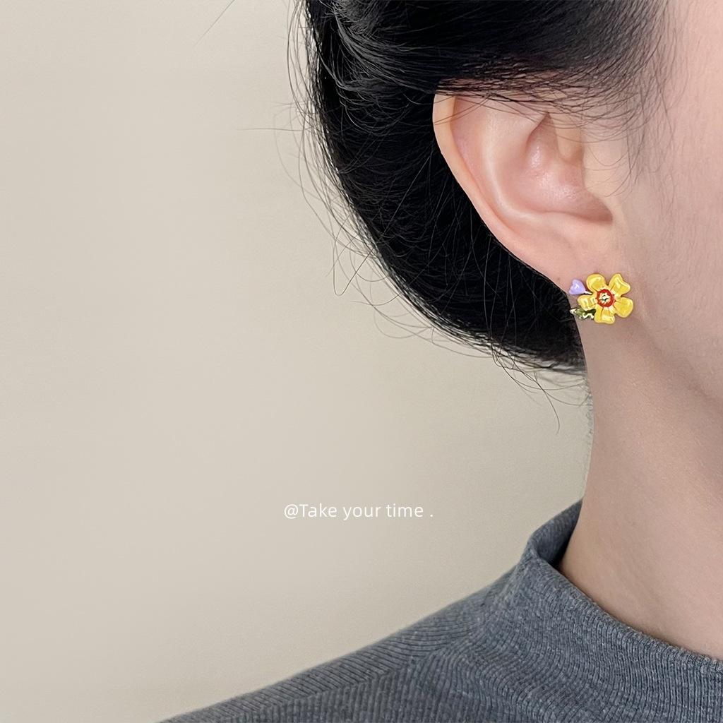 Oil painting enamel drip glaze flower stud earrings French sweet literary pastoral contrast color design spring and summer ear jewelry