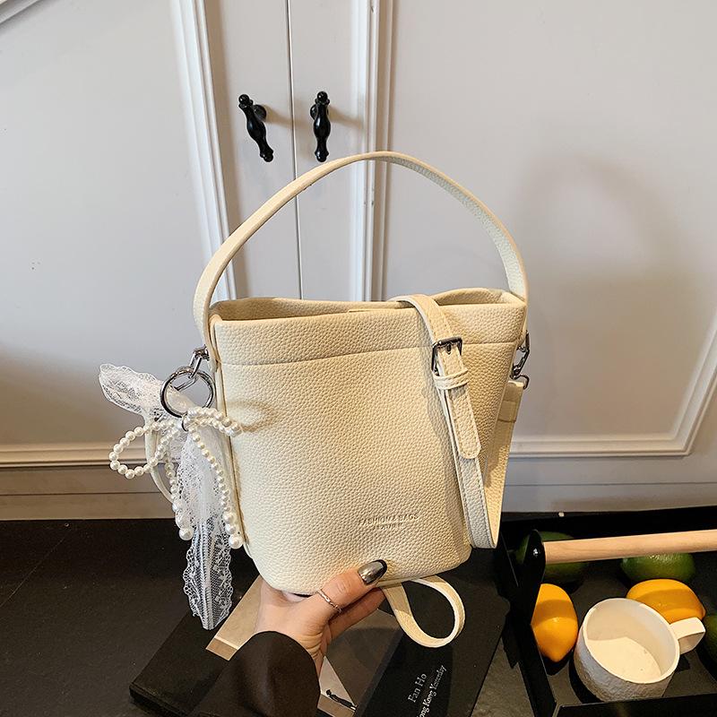 Bag Women's New Versatile Shoulder Messenger Bag Fashionable Commuting Texture Casual Bucket Bag Tide