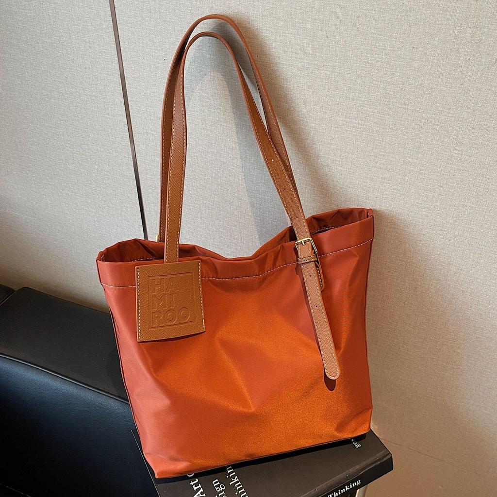 Simple, lightweight and large-capacity nylon cloth tote bag women's 2025 new high-end casual solid color mommy shoulder bag