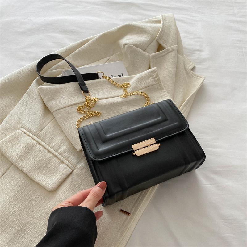 Trendige Kleine Schwarze Und Rosa Quadratische Tasche Mit Kettenriemen Für Damen, Ideal Für Lässige Outfits