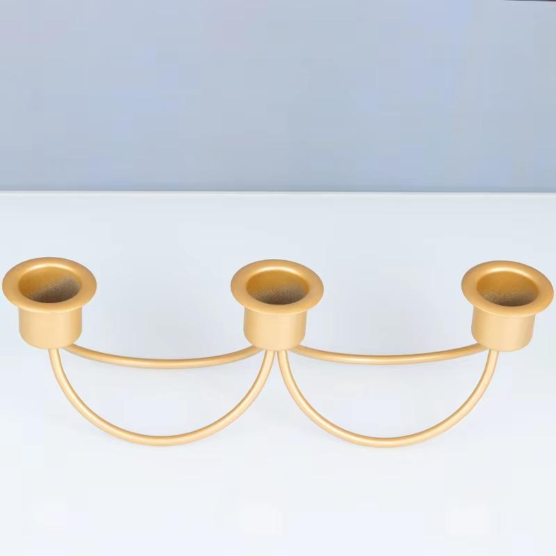 Kerzenhalter 1 Stück, dreiköpfig, leichtes Luxus-Schmiedeeisen, Schreibtisch-Ornamente, Dekorationen, Hochzeiten zu Hause, Requisiten und Atmosphäre