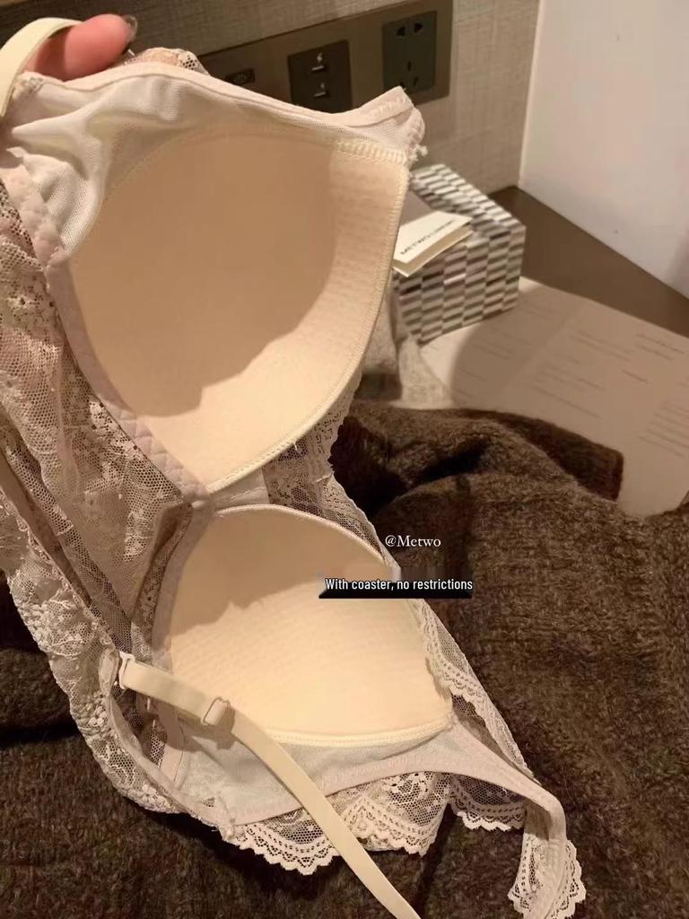 2025 Winter French Luxury Lace Camisole for Women