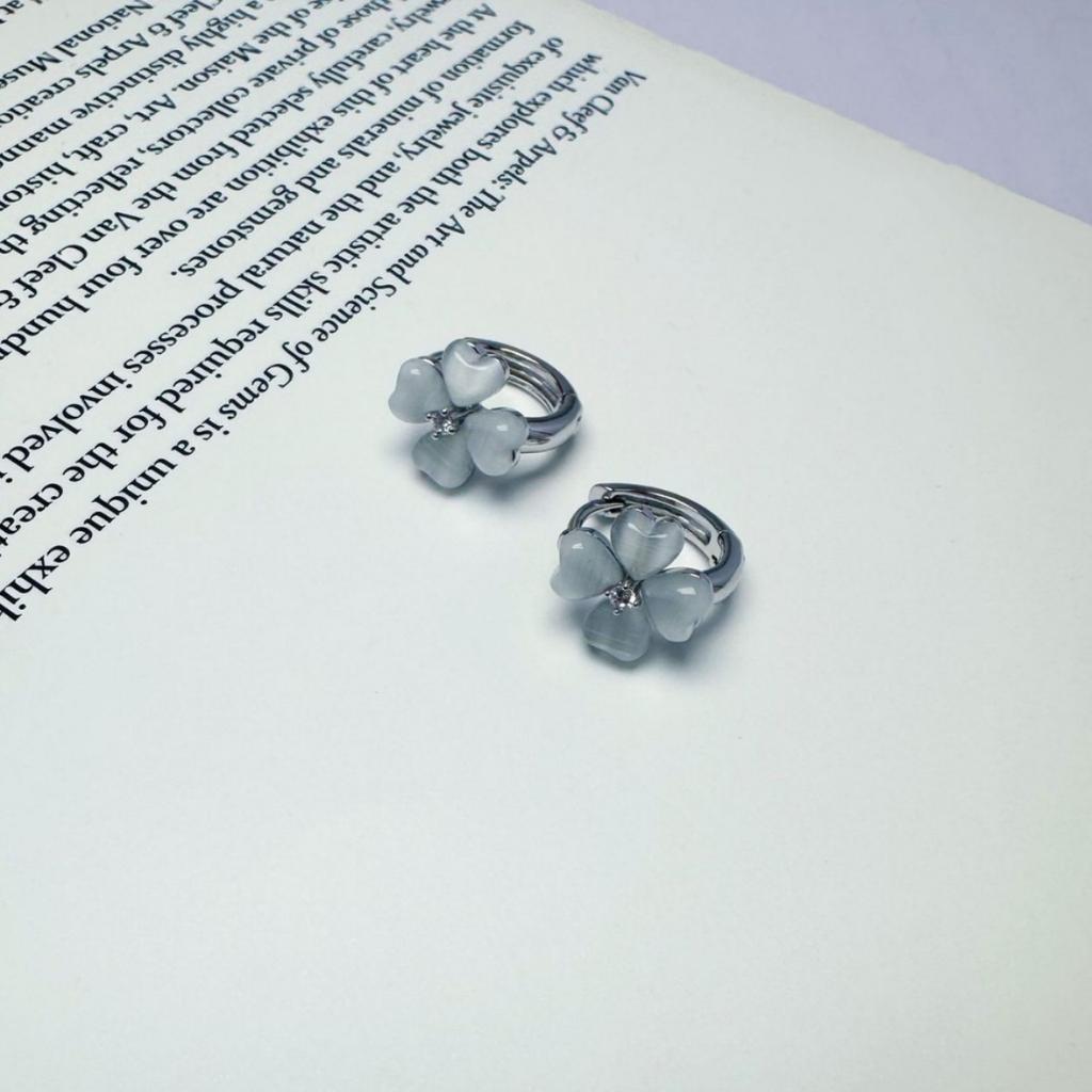 Zir*****pal flower earrings summer sweet small fresh ear buckle niche design sense fashionable versatile earrings women