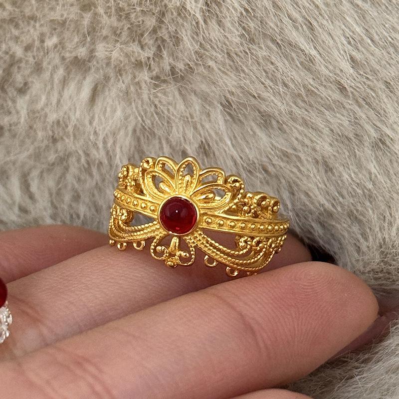 New In Retro Crown Ruby Female Ring Retro Palace Style Hollowed Out Exquisite Engagement Rings for Women Wedding