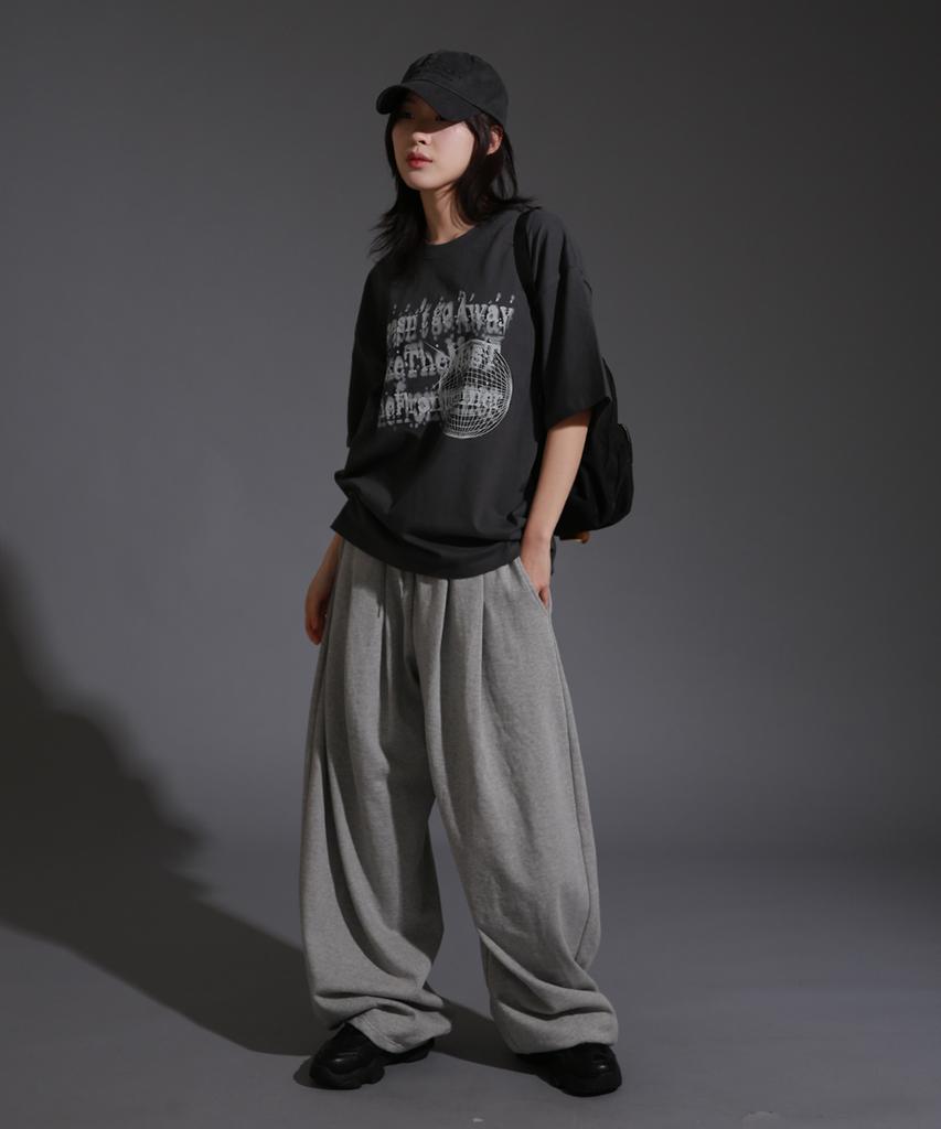 LIKE THE MOST Globe Round Over Short Sleeve T-Shirt_Charcoal
