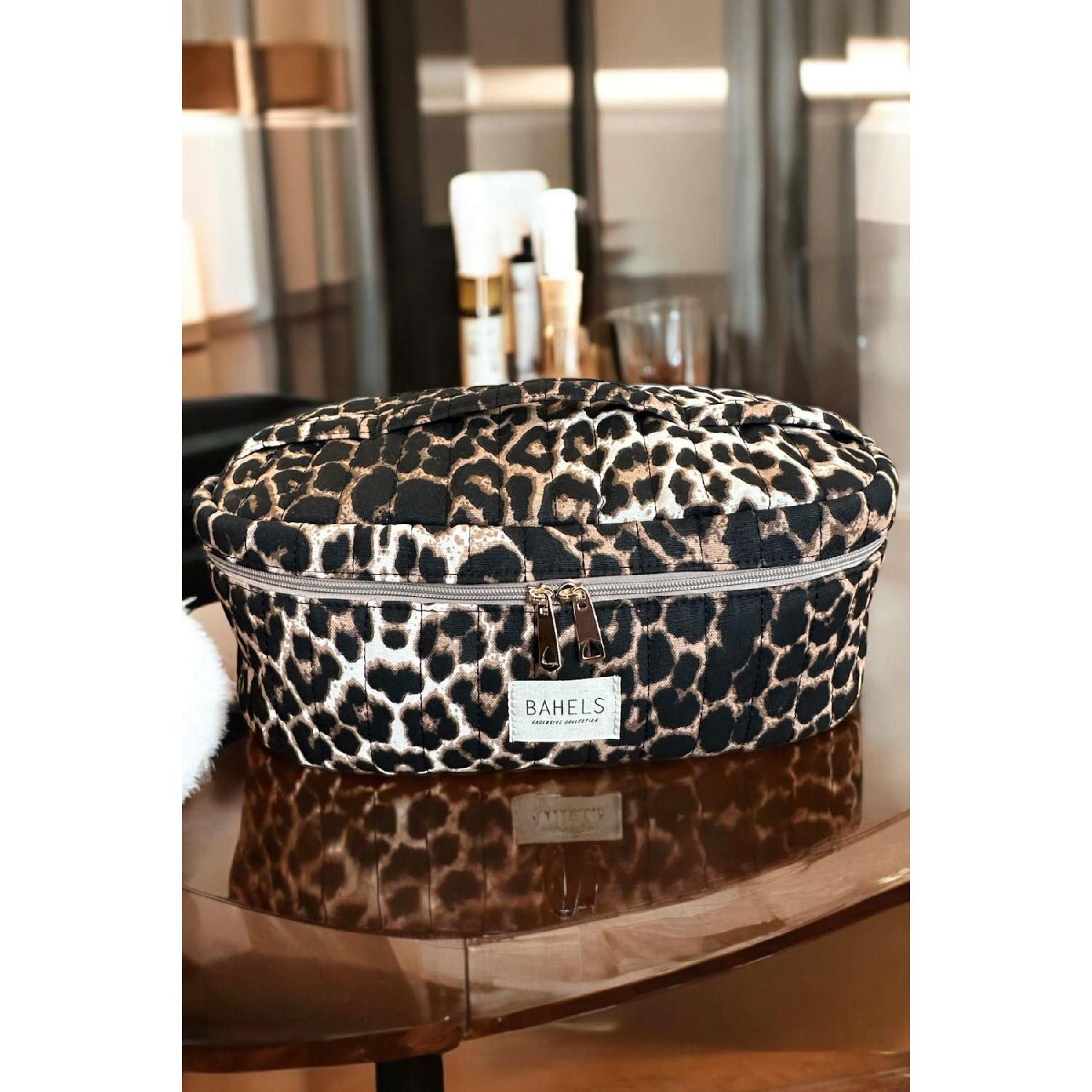 

Viral Leopard Travel Bag With Compartment Inside For All Hair Styling красный