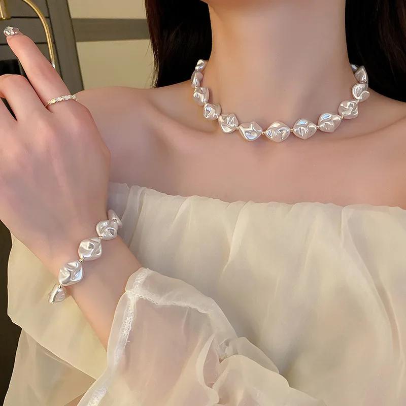 Exaggerated Baroque Irregular Faux Pearl Choker Necklace With Golden Toggle Clasp Circle Pendant Jewelry For Women