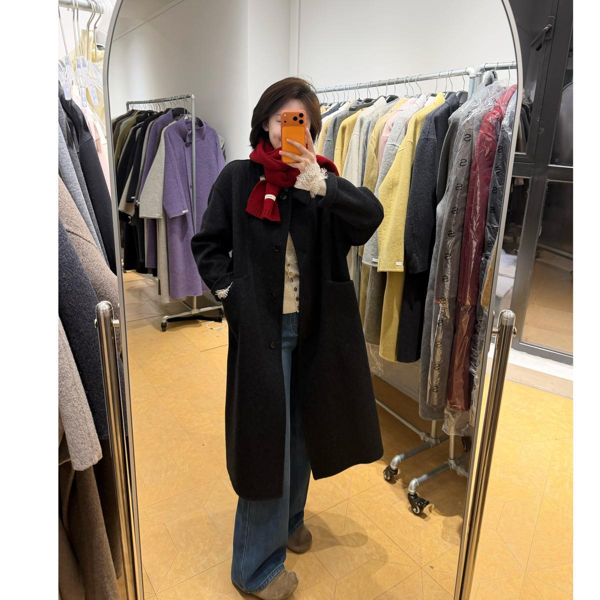 

Classic Medium Gray & Yellow Wool Coat with Button Pocket Design - Warm & Fashionable for Autumn/Winter Small