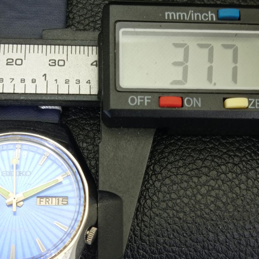 VINTAGE SEIKO AUTOMATIC JAPAN 7009A MENS SKY BLUE COLOR DIAL WATCH a701337-5 R206a-a701337